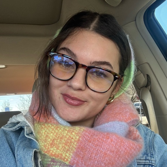 Meet your posher, Sher - Picture 1 of 3